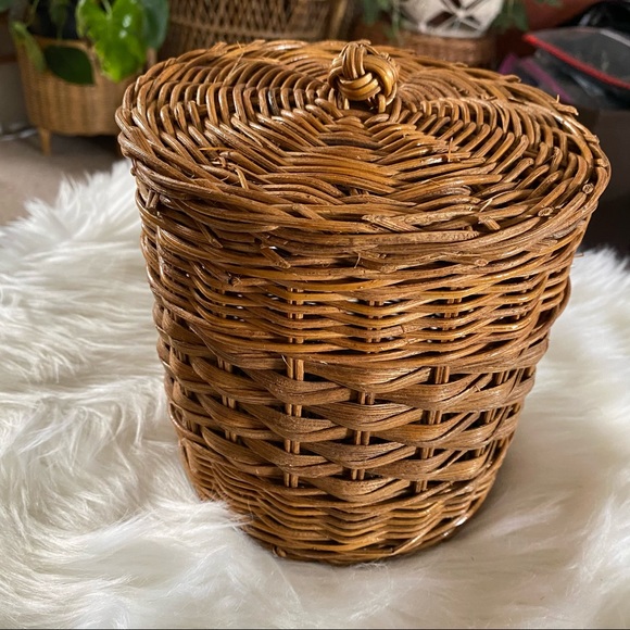 VINTAGE WICKER RATTAN Storage Basket with lid